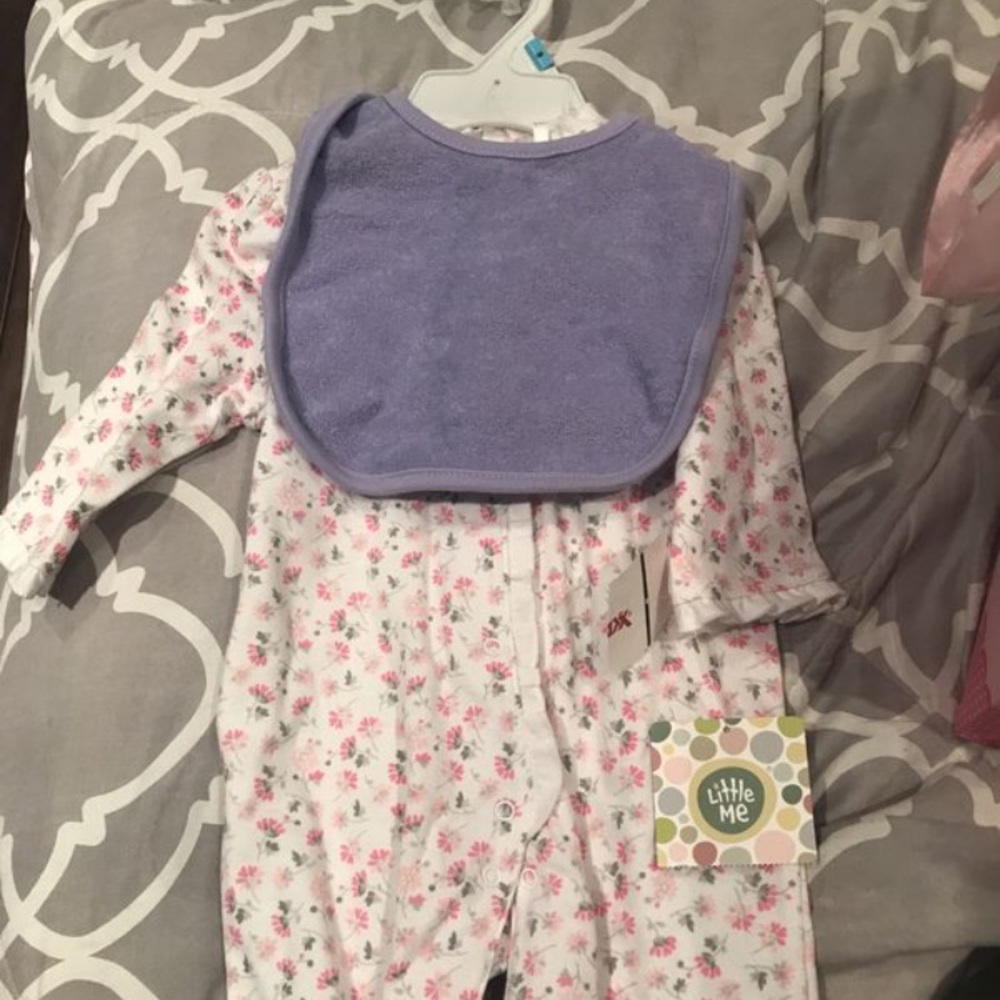 Baby onesie and bib